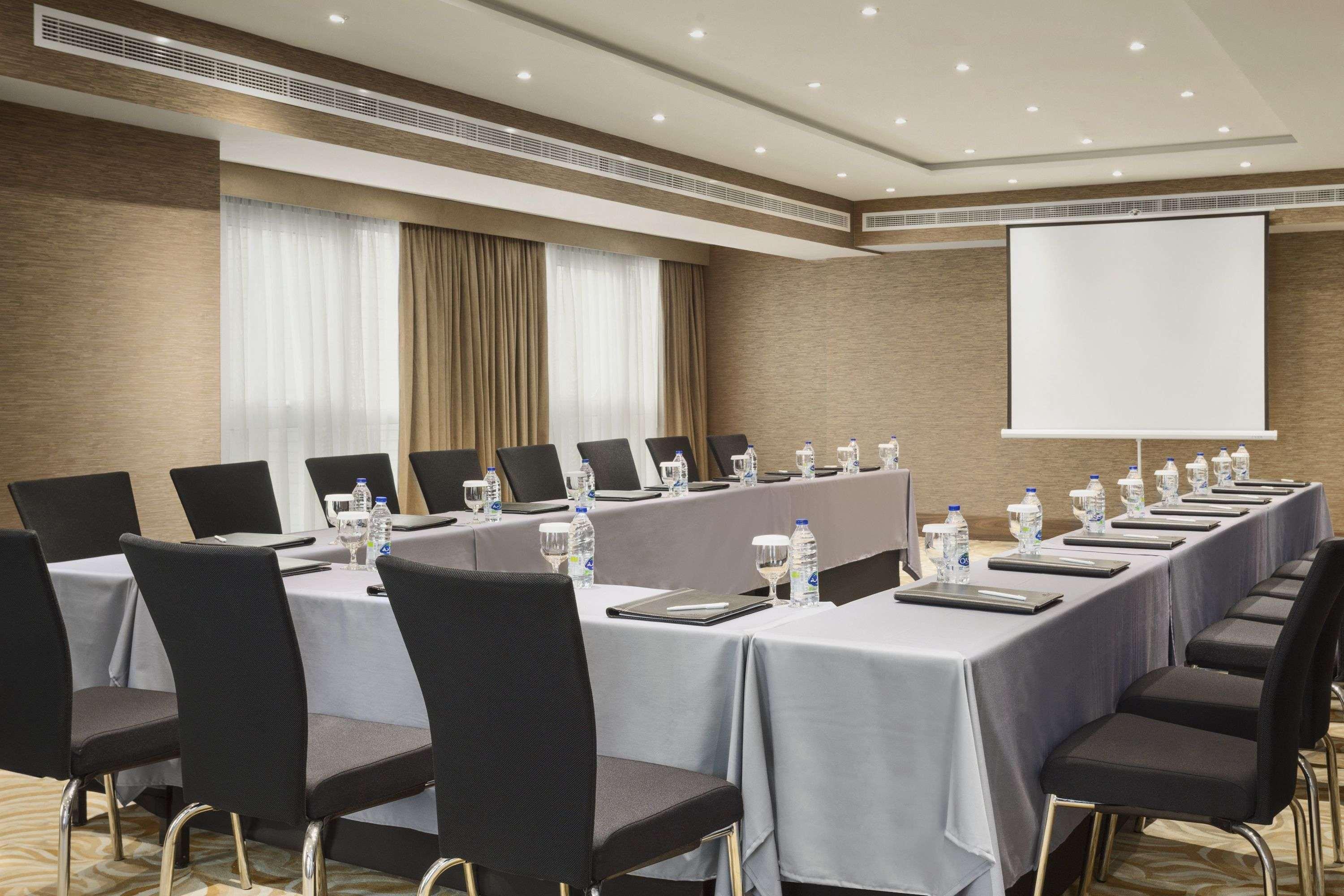 Hawthorn Extended Stay By Wyndham Abu Dhabi City Center Экстерьер фото