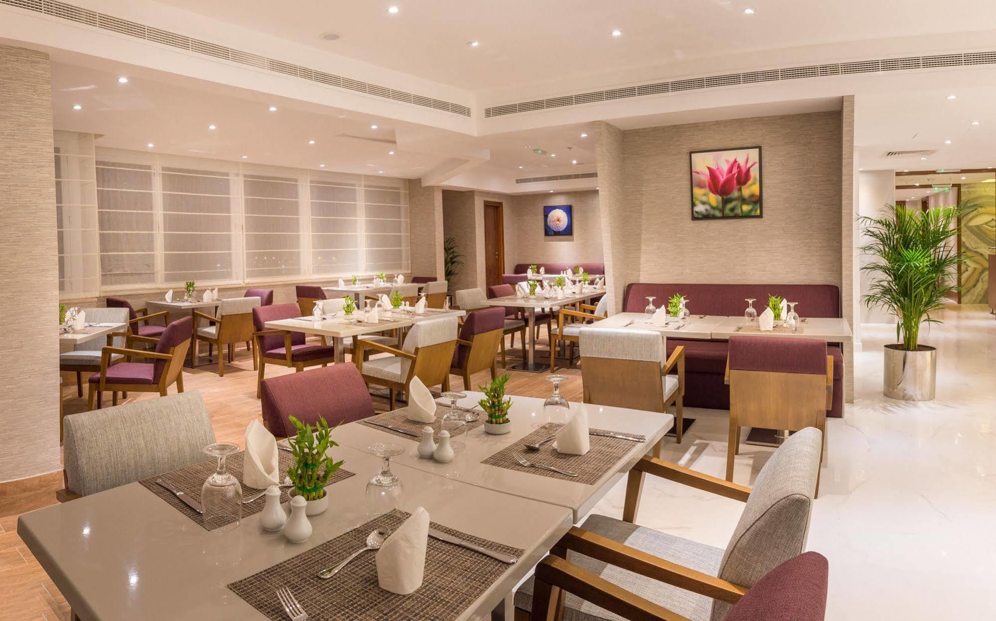 Hawthorn Extended Stay By Wyndham Abu Dhabi City Center Экстерьер фото