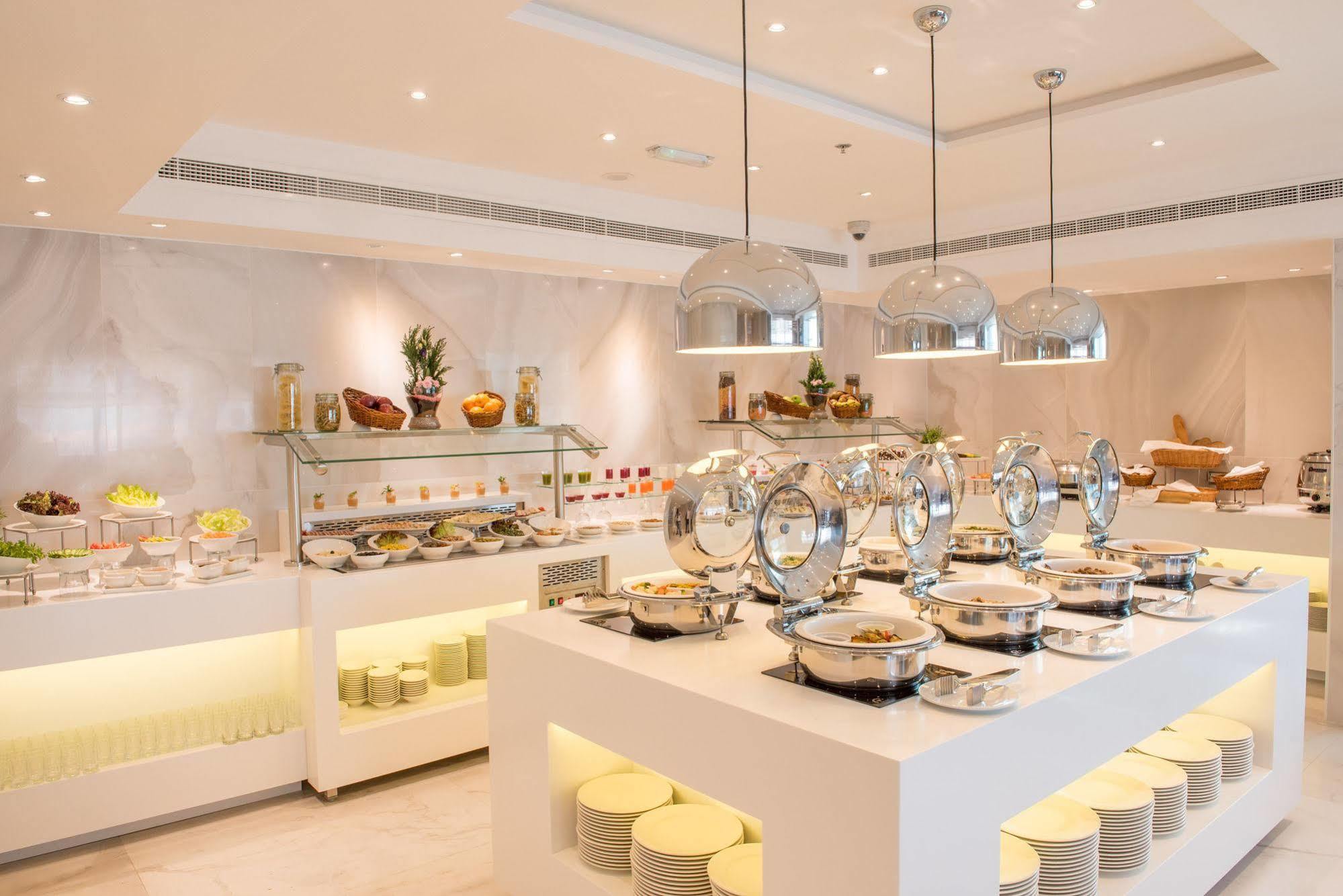Hawthorn Extended Stay By Wyndham Abu Dhabi City Center Экстерьер фото