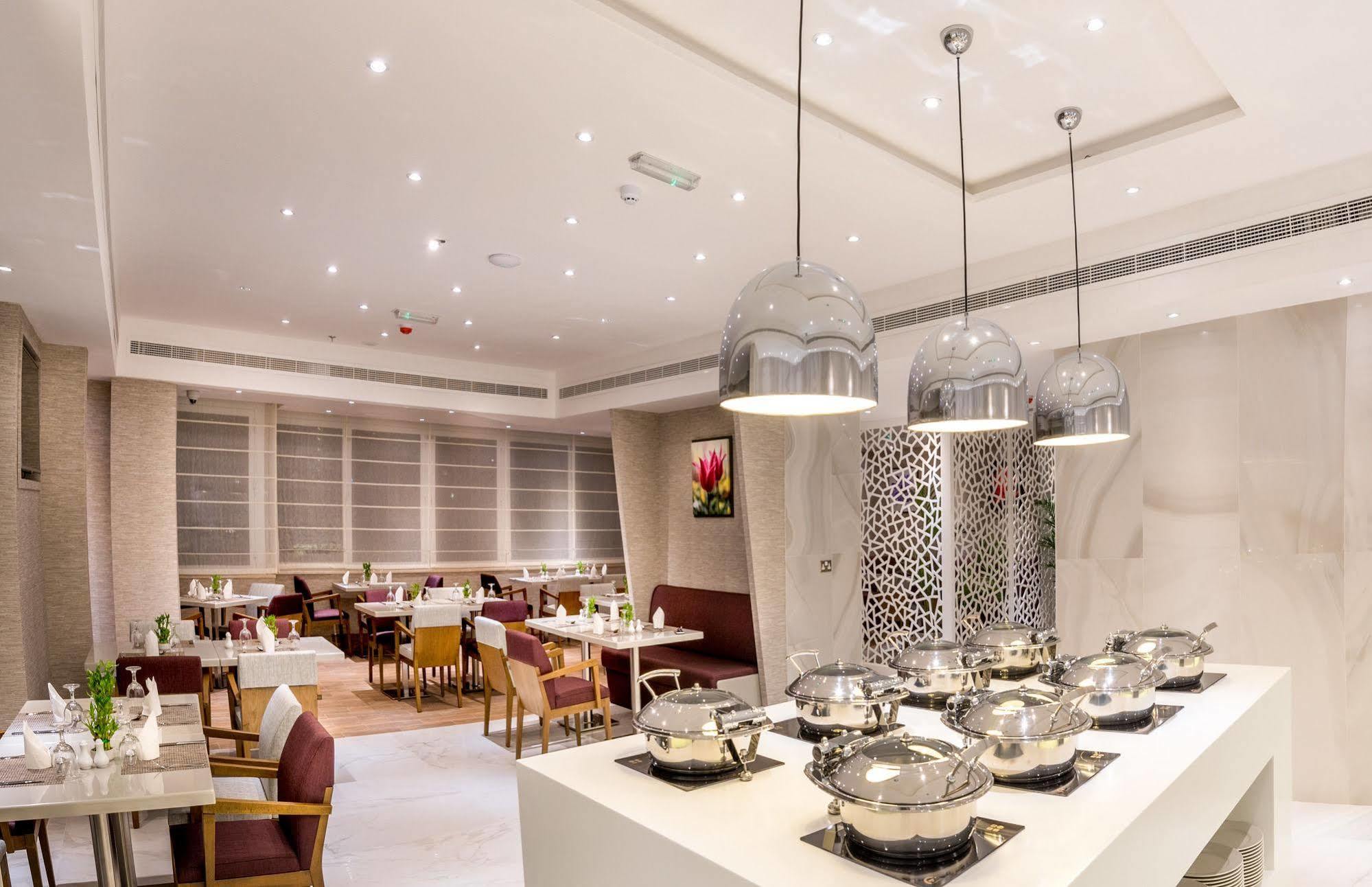 Hawthorn Extended Stay By Wyndham Abu Dhabi City Center Экстерьер фото